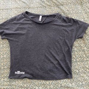 Bella The Bar Method active shirt size L crop top with open back